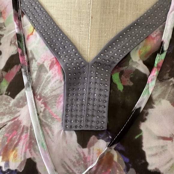 Ellen Tracy Women’s Semi Sheer Floral Blouse. Size XL - Picture 2 of 8